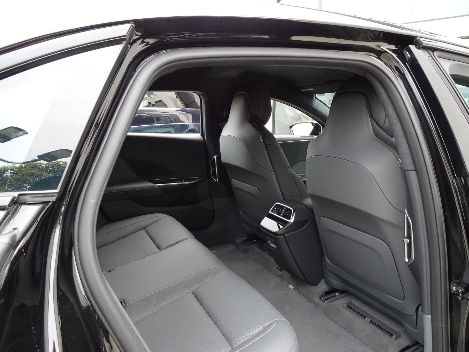 Used 2024 Lucid Air Pure RWD image 18