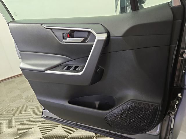 Used 2025 Toyota RAV4 XLE AWD/4WD image 29