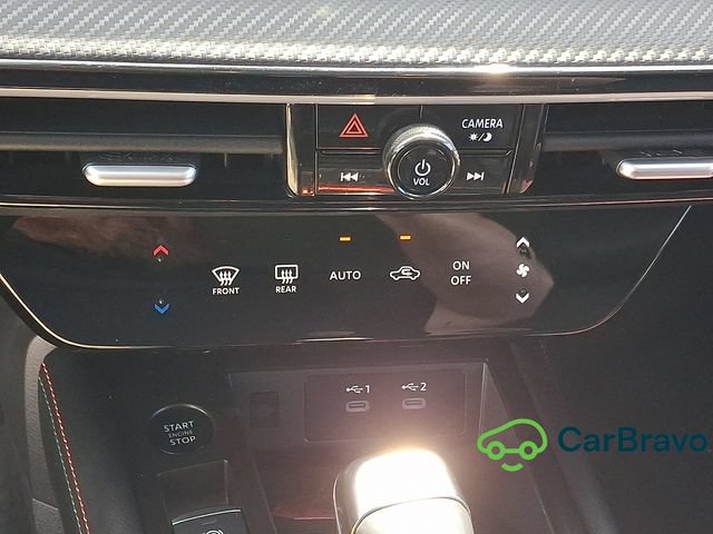Used 2025 Nissan Kicks SR AWD/4WD image 16