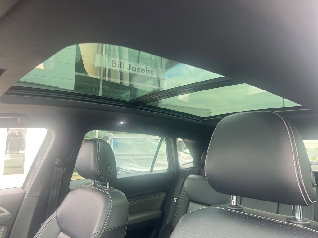 Used 2022 Volkswagen Atlas Cross Sport SEL R-Line AWD/4WD image 15