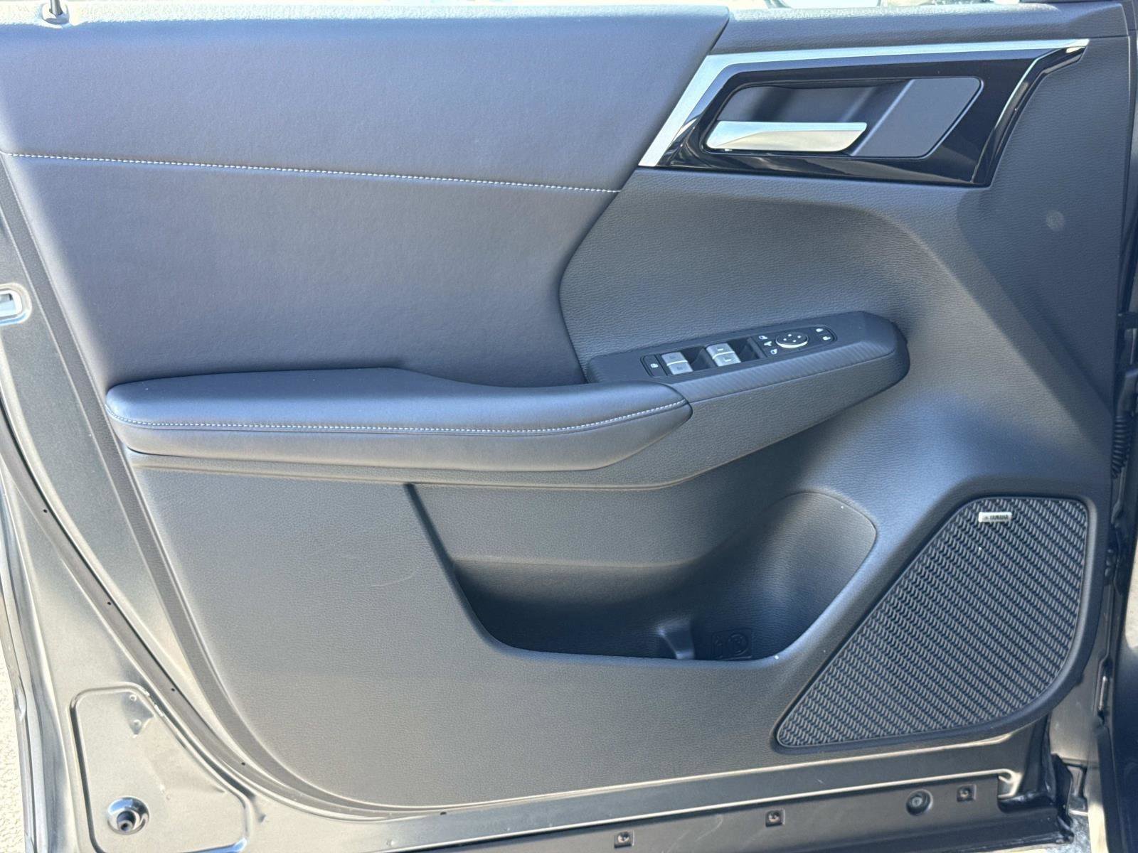 Used 2025 Mitsubishi Outlander SE image 17