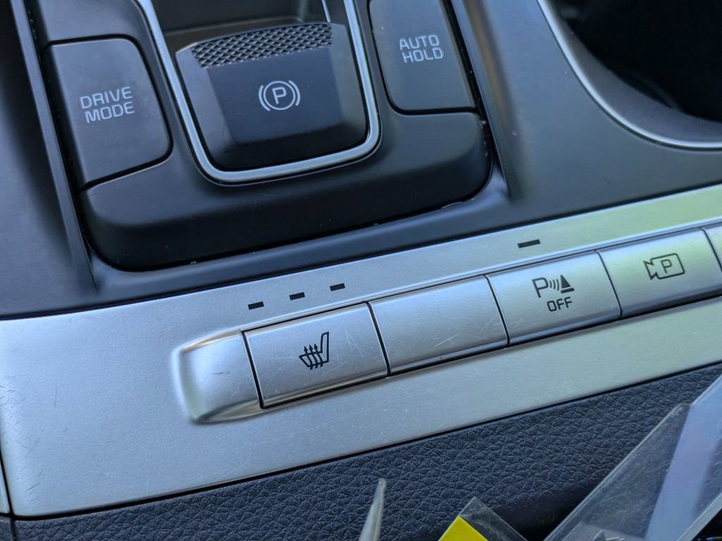 Used 2024 Kia Carnival LX FWD image 25