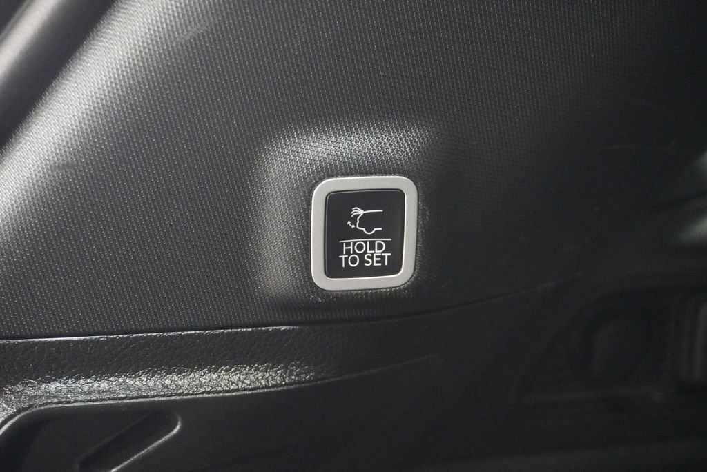 Used 2024 Jeep Grand Cherokee Limited w/ Luxury Tech Group II image 7