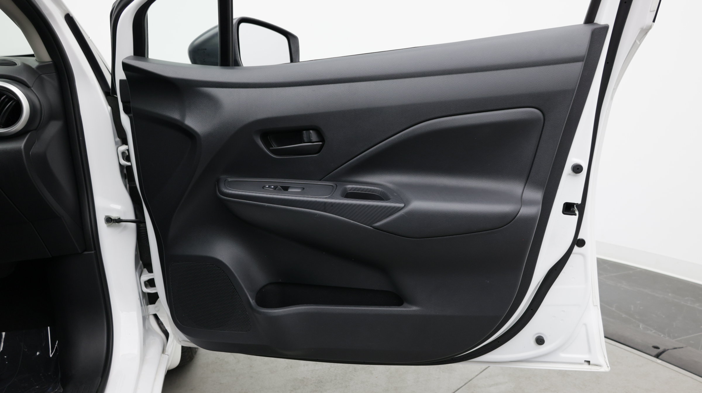 Used 2020 Nissan Versa S FWD image 34
