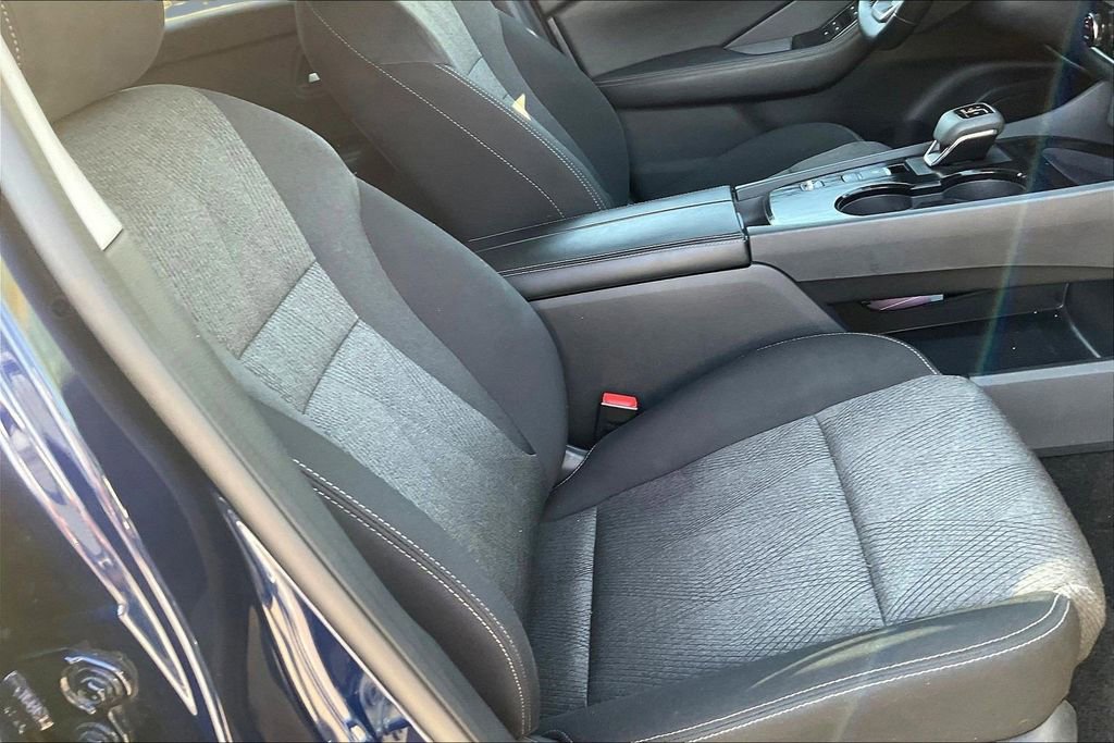 Used 2025 Nissan Rogue SV FWD image 30