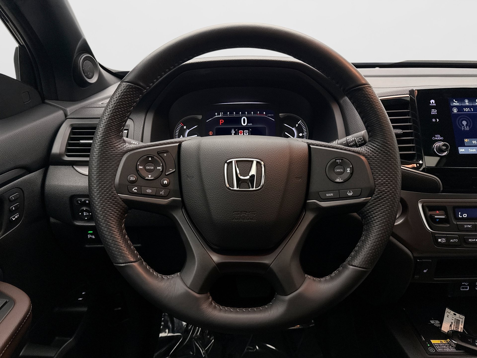 Used 2025 Honda Passport EX-L image 12