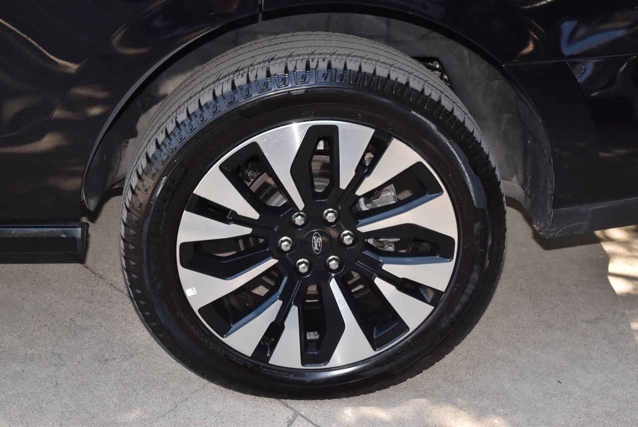 Certified 2025 Ford Expedition Platinum w/ Driver's Package AWD/4WD image 42