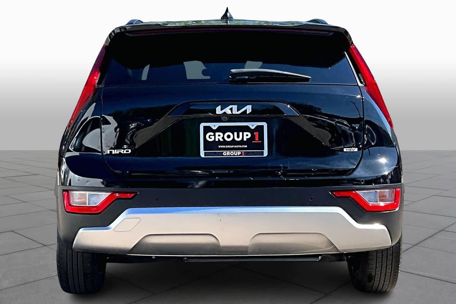 Used 2024 Kia Niro EX FWD image 8
