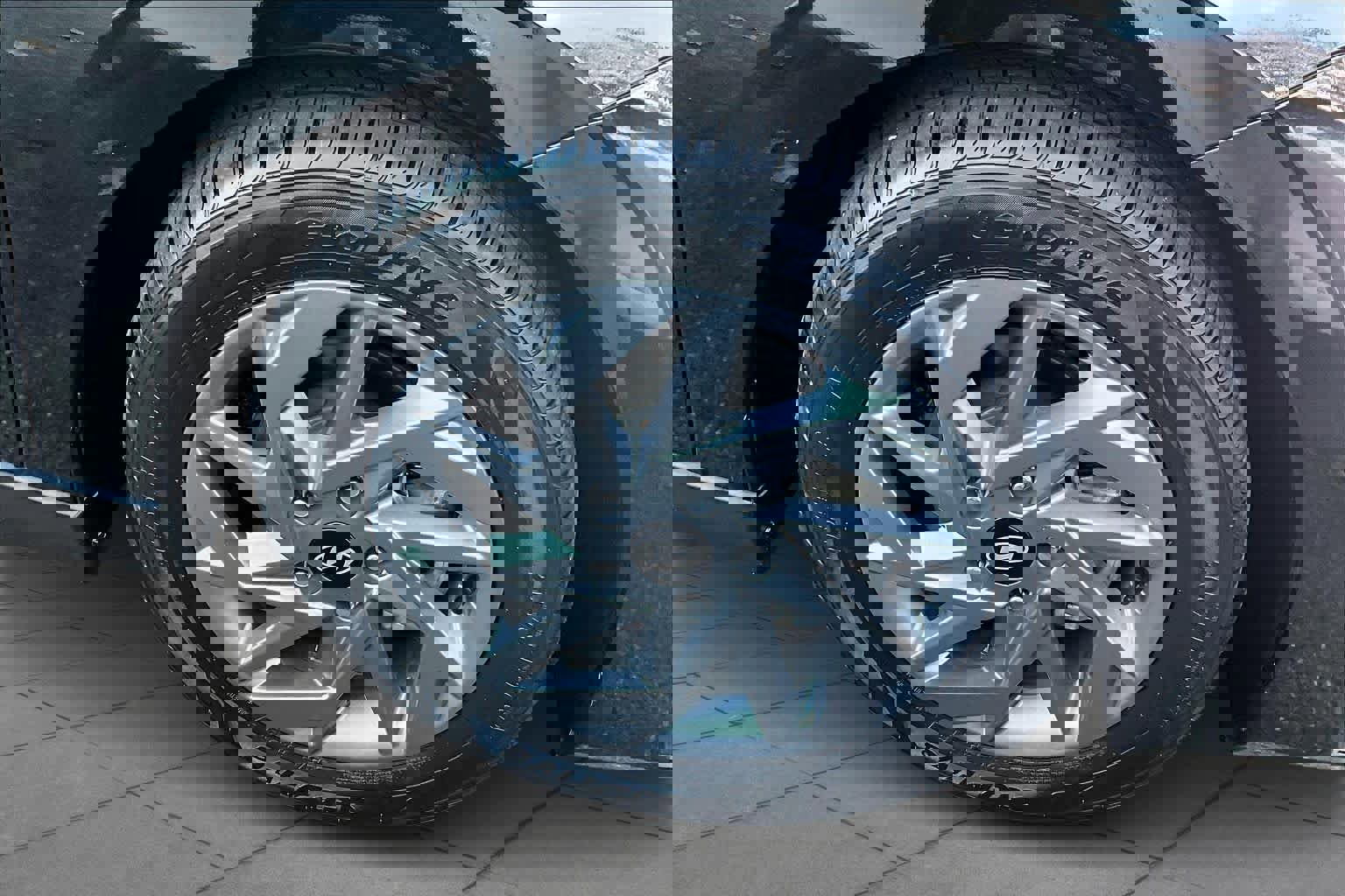 Used 2024 Hyundai Elantra SEL image 9