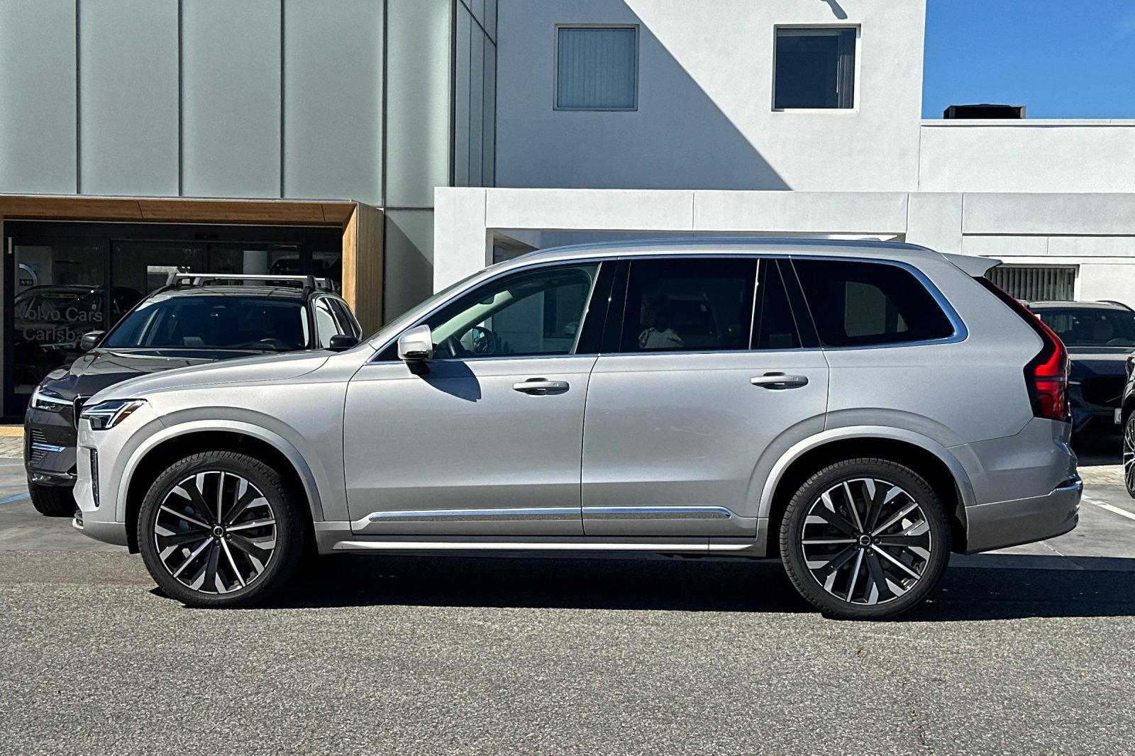 Certified 2025 Volvo XC90 B5 Core w/ Protection Package Premier image 7