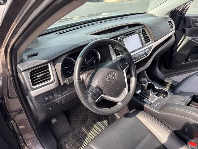 Certified 2019 Toyota Highlander XLE image 9