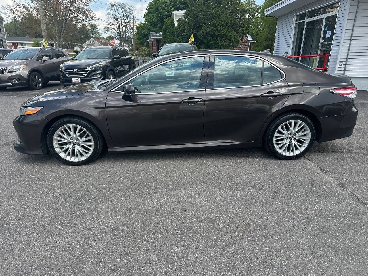 Used 2019 Toyota Camry XLE w/ Carpet Mat Package FWD image 8