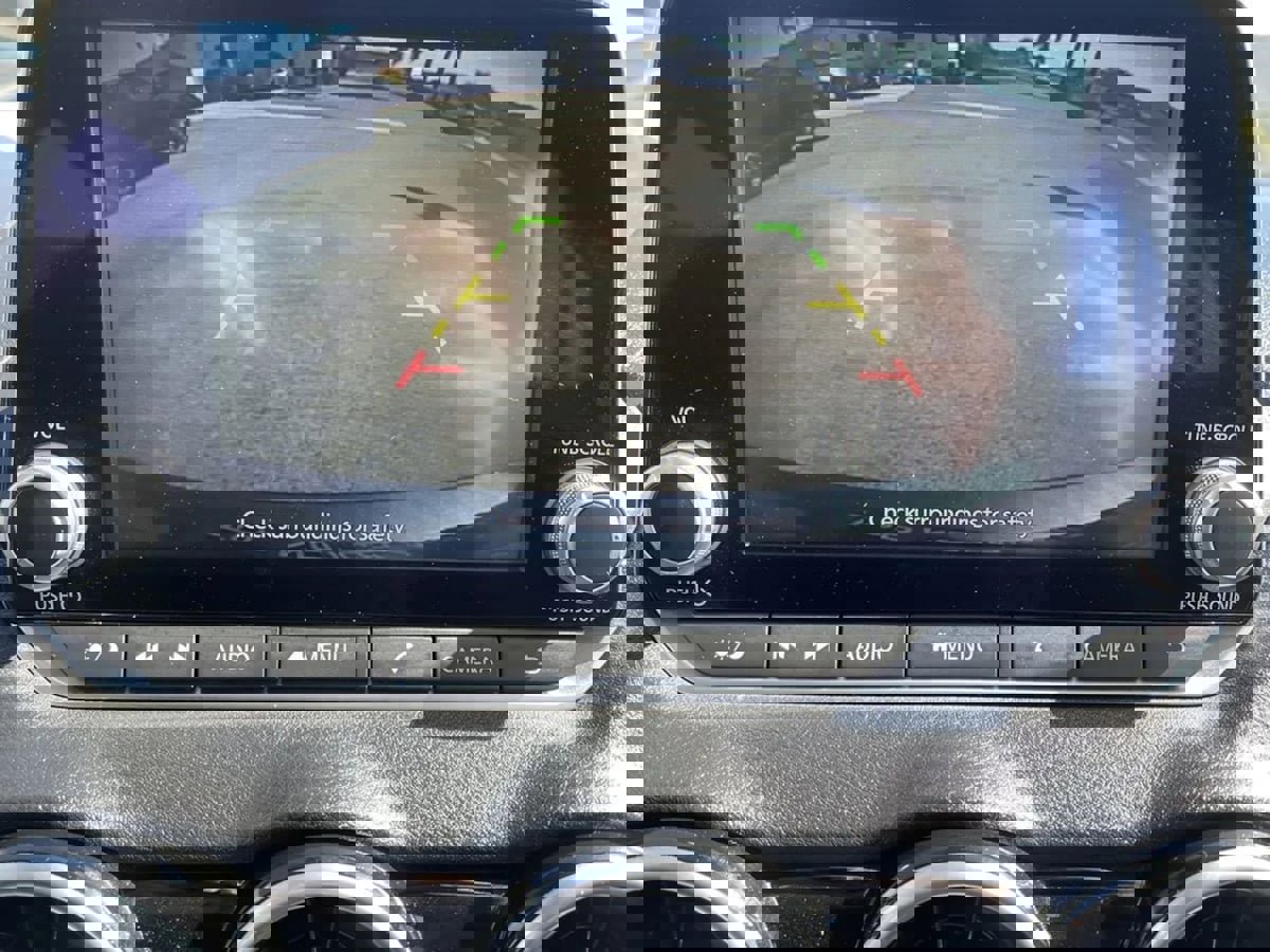 Used 2023 Nissan Sentra SV image 9