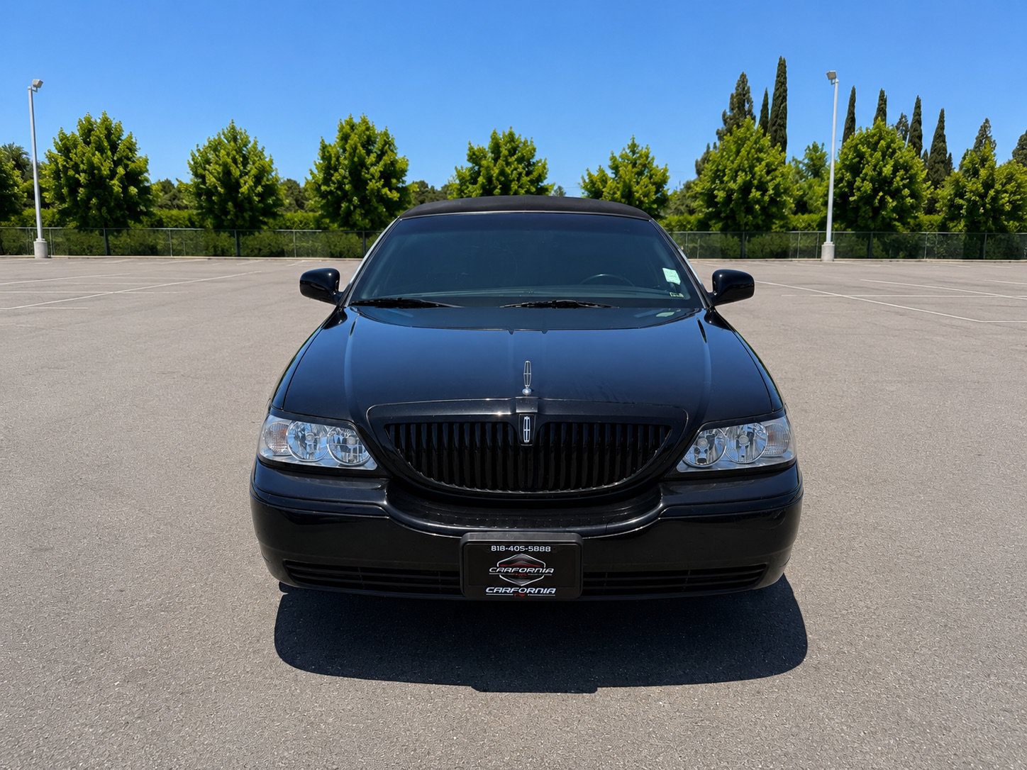 Used 2005 Lincoln Town Car Executive RWD image 2