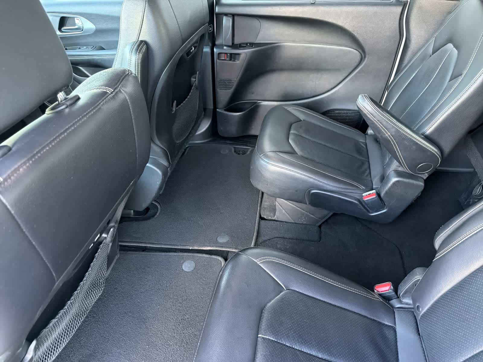 Used 2021 Chrysler Pacifica Touring-L w/ S Appearance Package FWD image 4