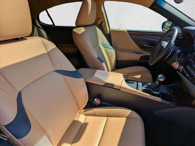 Used 2024 Lexus ES 300h w/ Premium Package image 21