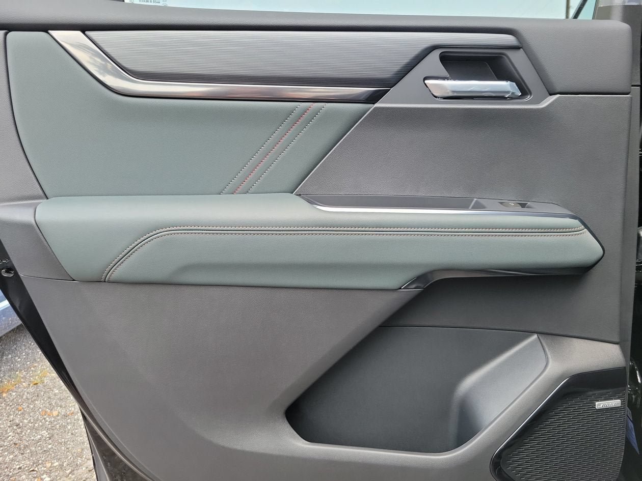 New 2026 GMC Acadia AT4 w/ Luxury Package AWD/4WD image 9