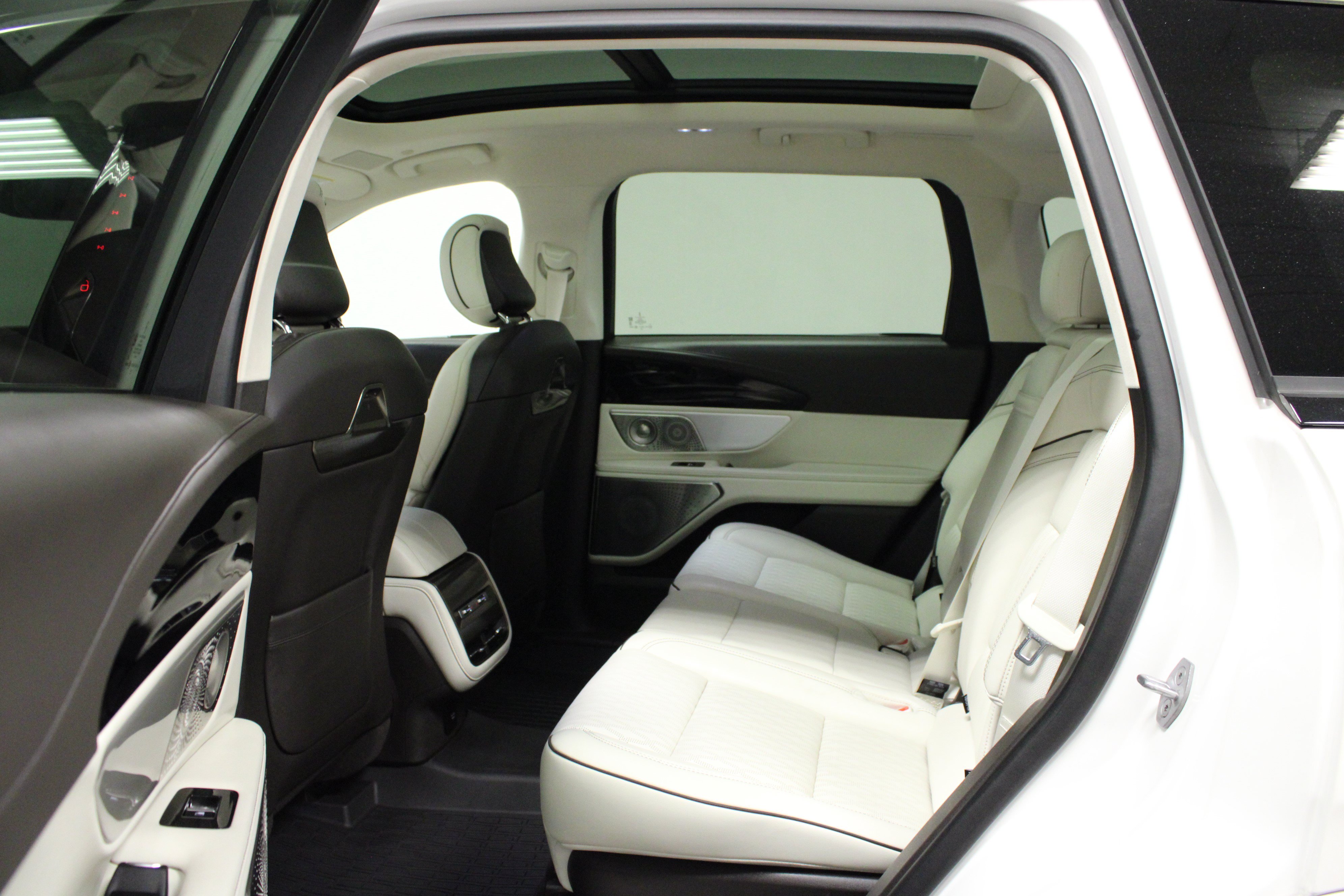 Used 2024 Lincoln Nautilus Black Label w/ Jet Appearance Package (87T) AWD/4WD image 13