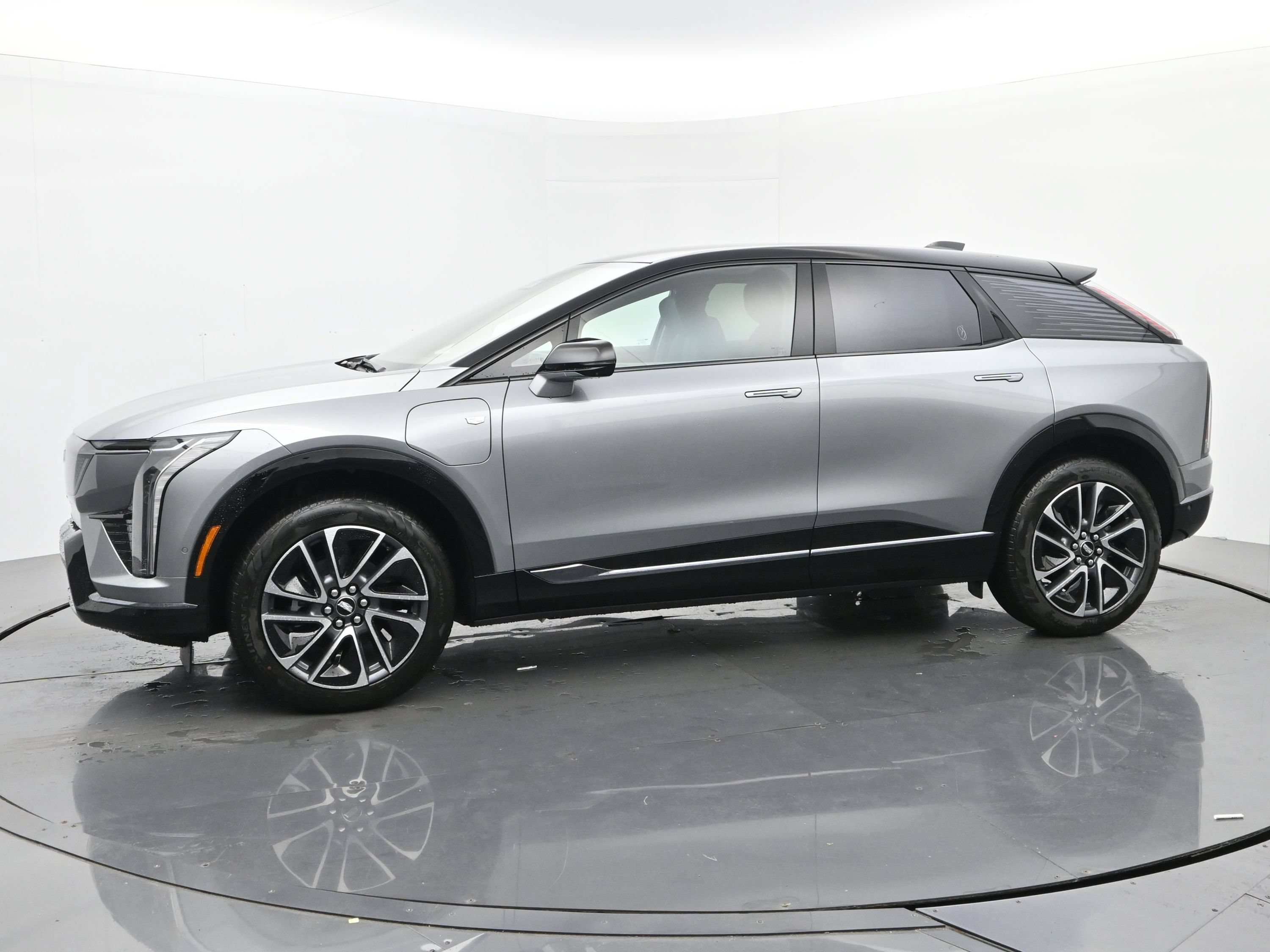 New 2026 Cadillac Optiq Sport 2 w/ LPO, Floor Liner Package AWD/4WD image 2