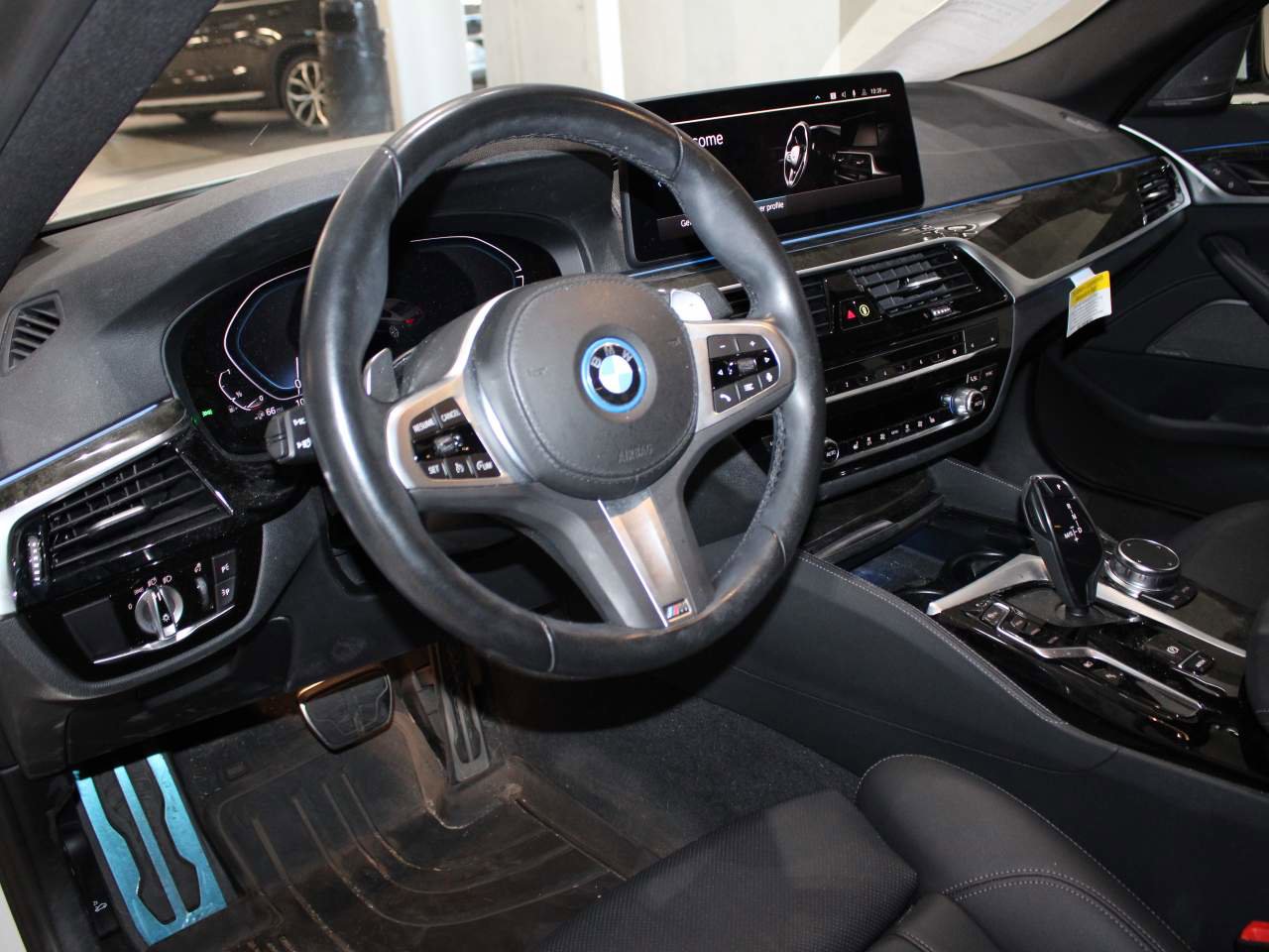 Certified 2023 BMW 530e w/ M Sport Package image 9