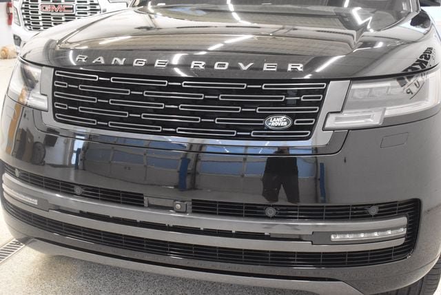 Used 2025 Land Rover Range Rover SE AWD/4WD image 13