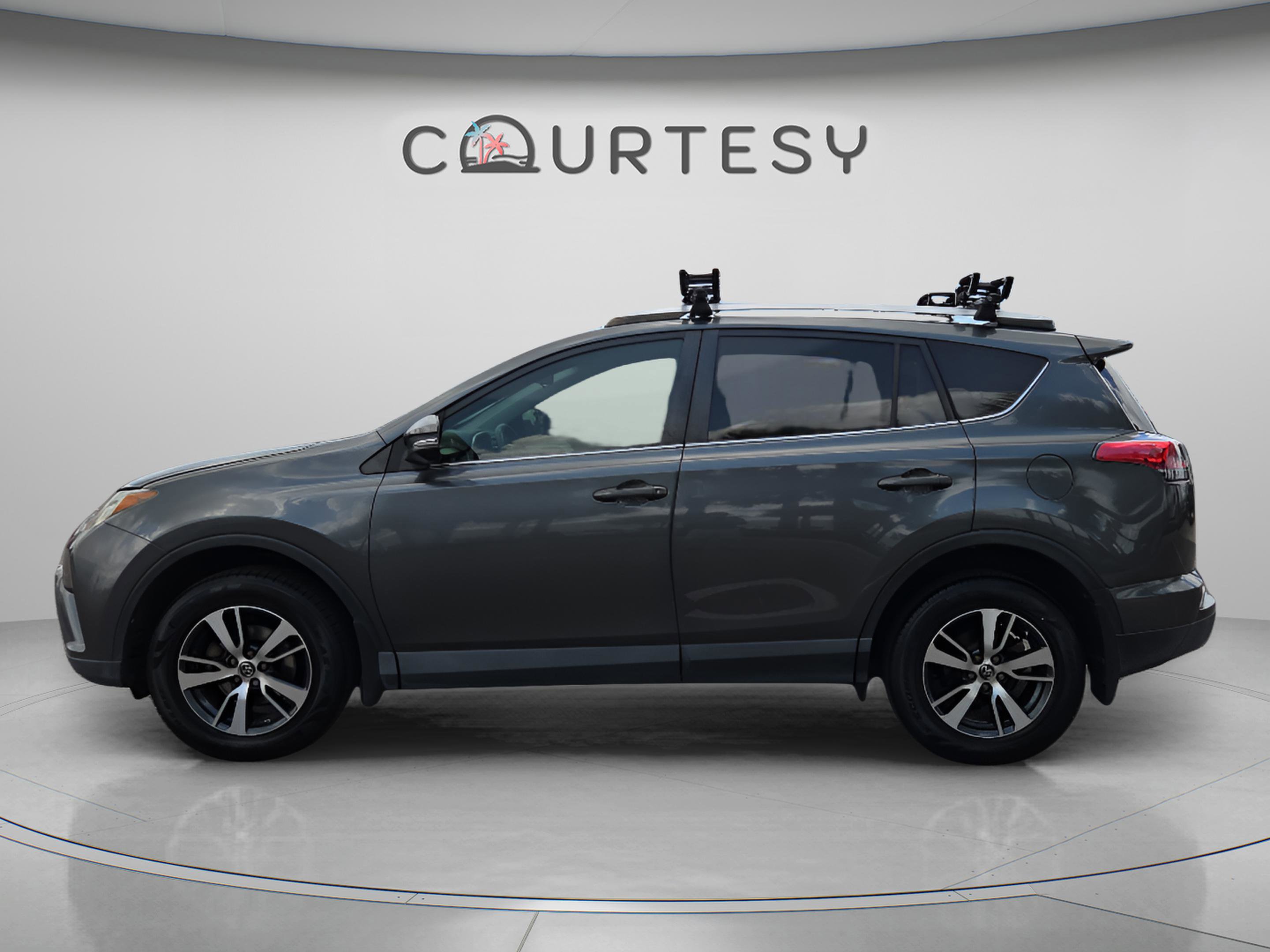 Used 2016 Toyota RAV4 XLE FWD image 2