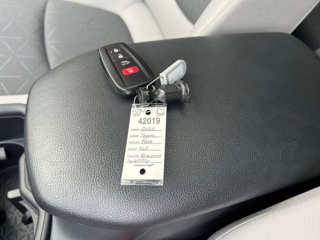 New 2025 Toyota RAV4 XLE image 30