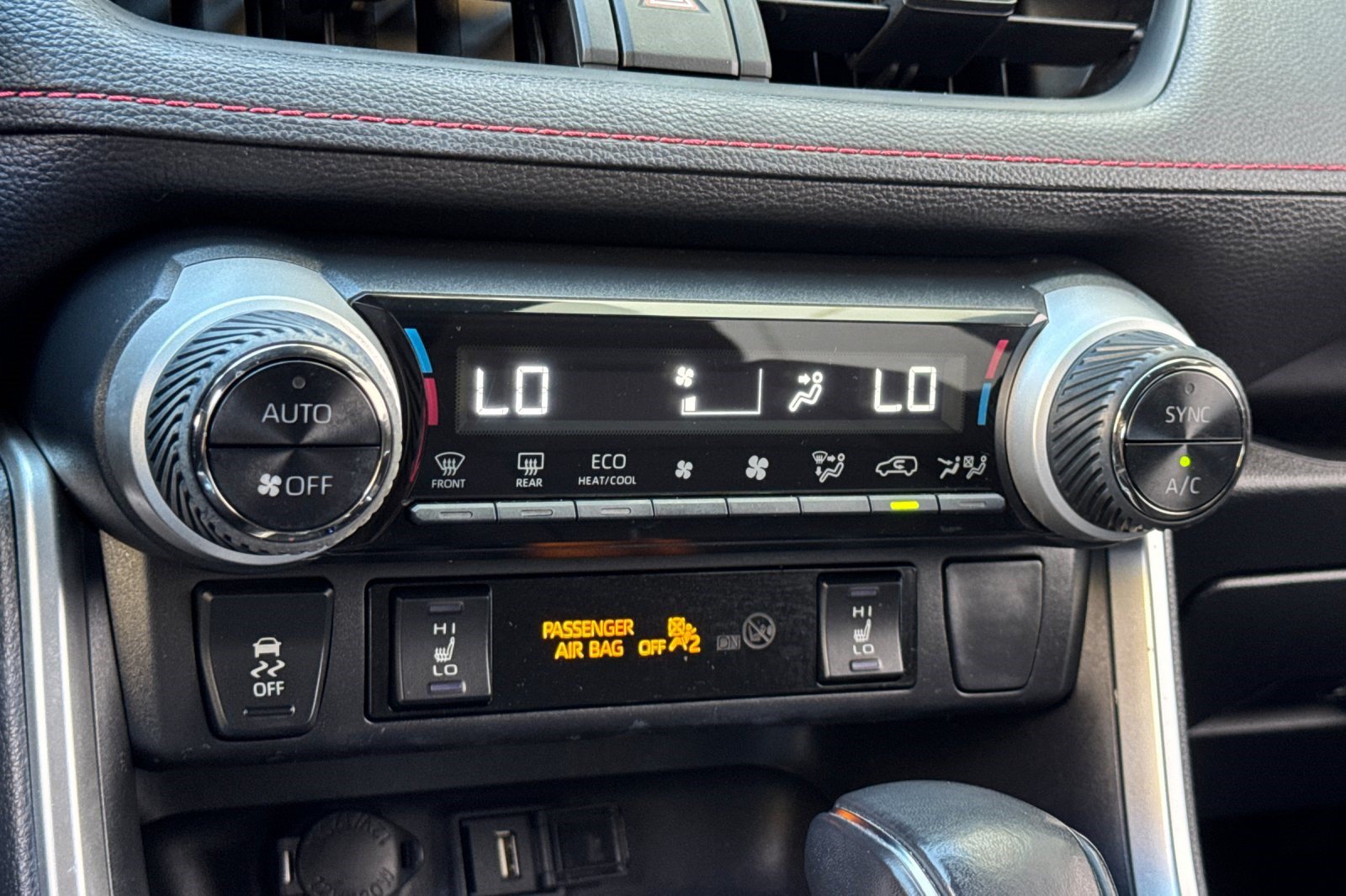 Used 2022 Toyota RAV4 SE w/ Weather & Moonroof Package AWD/4WD image 19