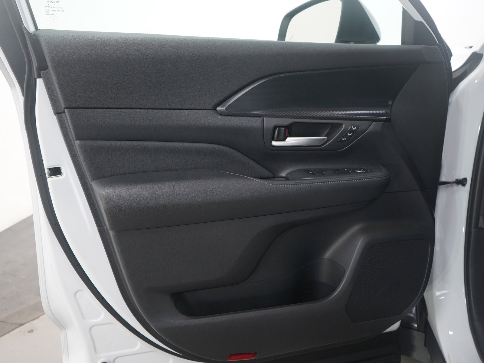 Used 2025 Toyota Grand Highlander AWD Hybrid image 21