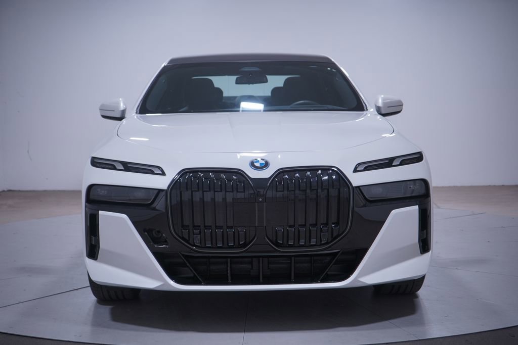 Used 2025 BMW i7 eDrive50 w/ M Sport Package image 4