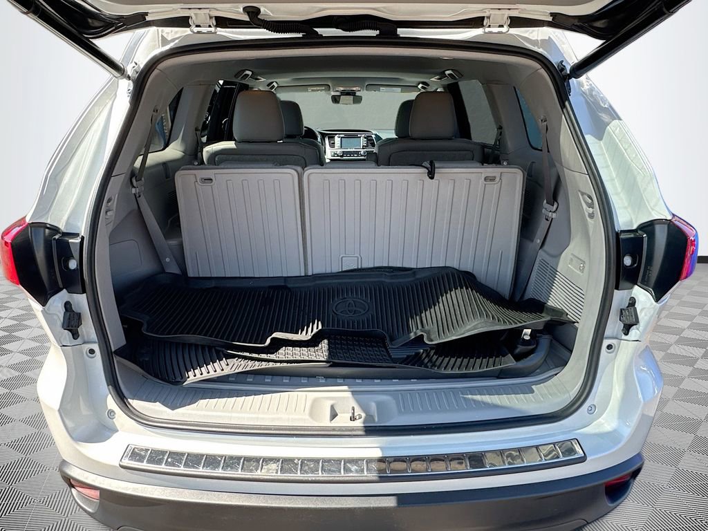 Used 2018 Toyota Highlander XLE AWD/4WD image 26