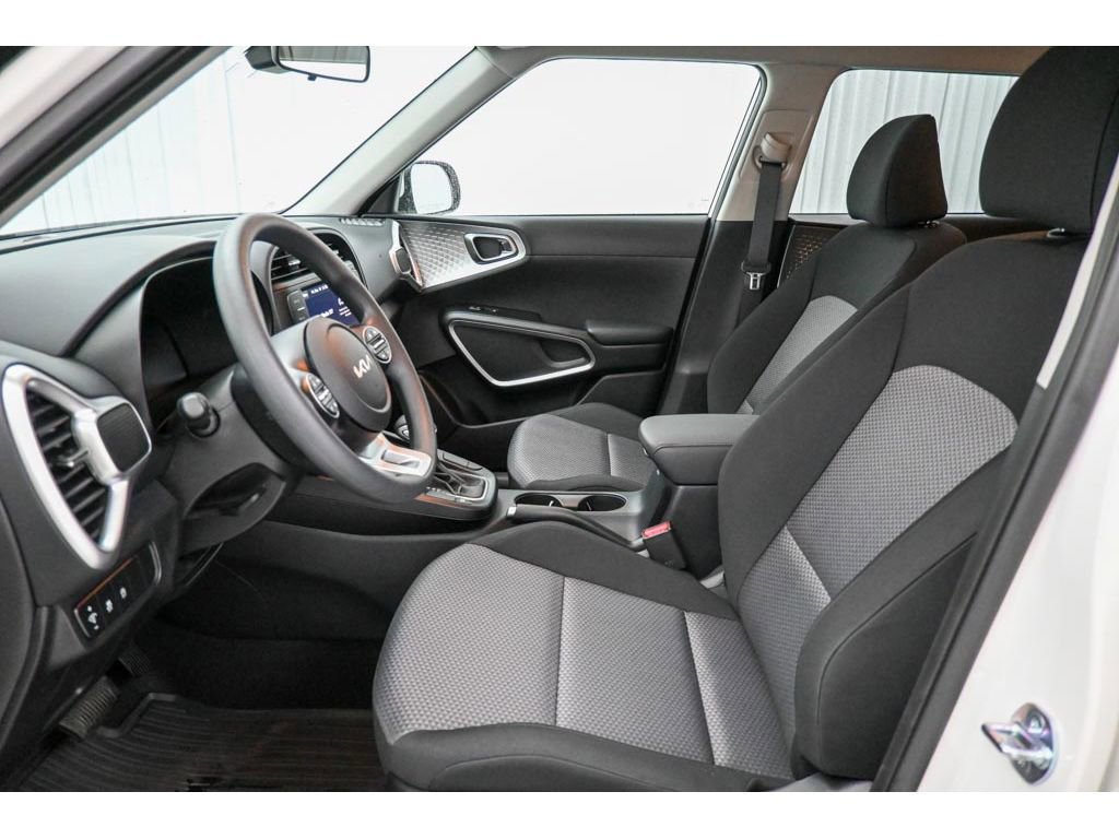 Used 2025 Kia Soul LX image 10