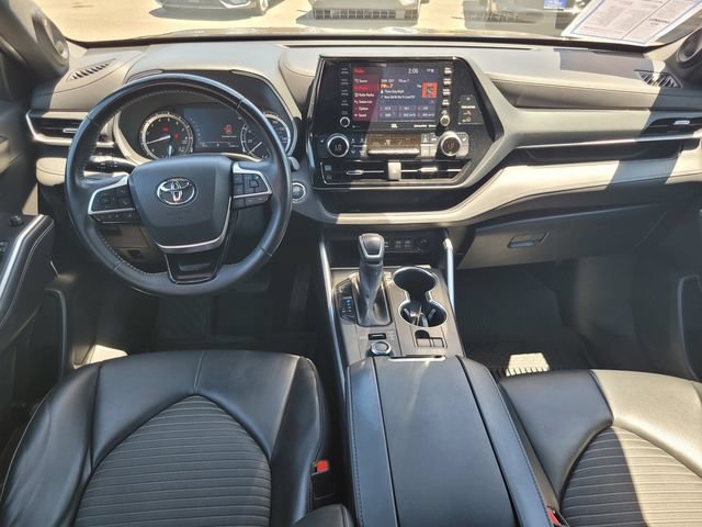 Used 2022 Toyota Highlander XSE AWD/4WD image 14