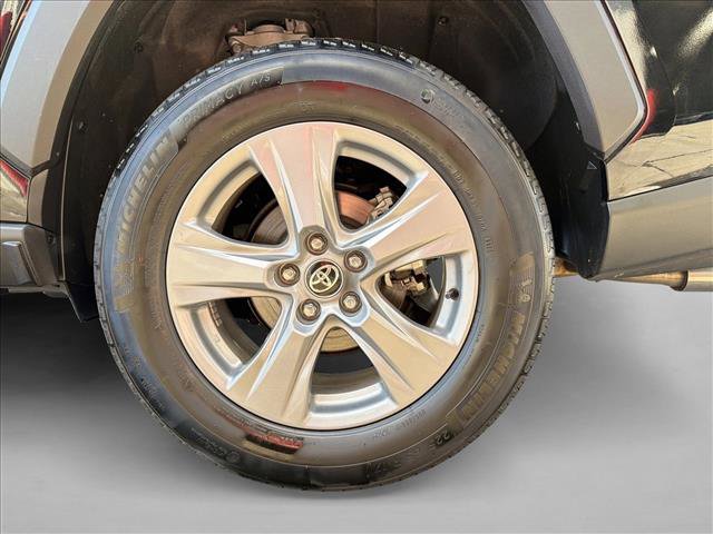 Used 2025 Toyota RAV4 LE AWD/4WD image 8