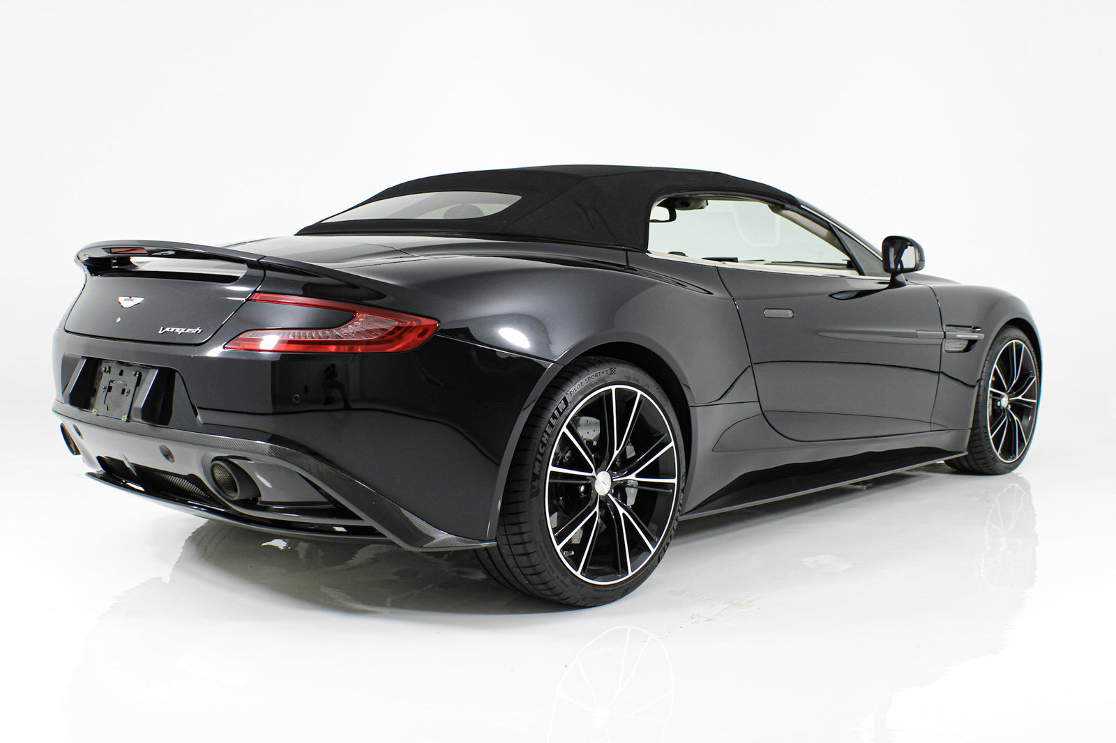 Used 2014 Aston Martin Vanquish Volante RWD image 11