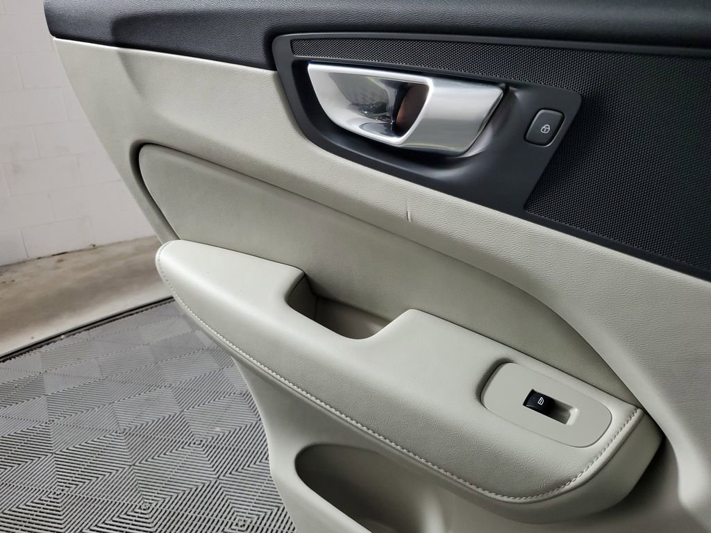 Used 2023 Volvo XC60 B5 Plus image 20