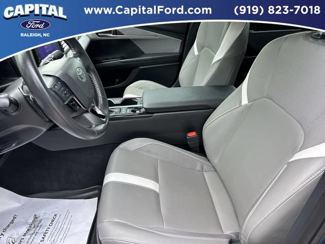 Used 2025 Toyota Camry SE w/ Convenience Package FWD image 19