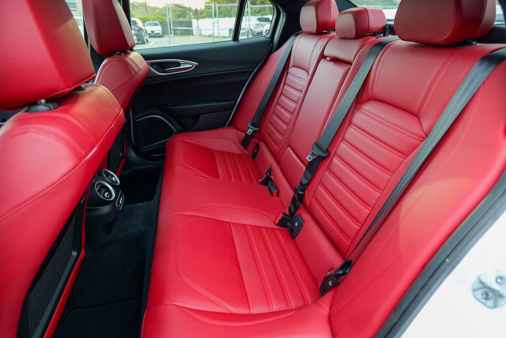 Used 2023 Alfa Romeo Giulia Veloce AWD/4WD image 29