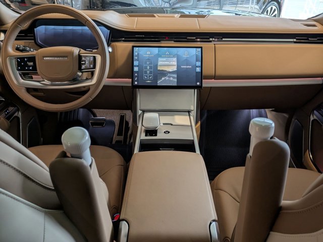 Used 2025 Land Rover Range Rover SV image 19