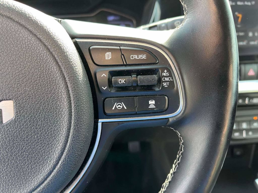 Used 2022 Kia Niro EX Premium FWD image 19