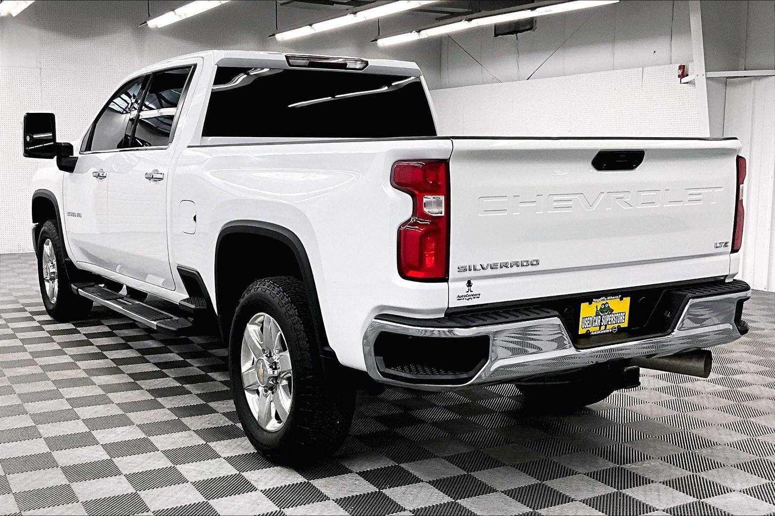 Used 2024 Chevrolet Silverado 3500 LTZ AWD/4WD image 3
