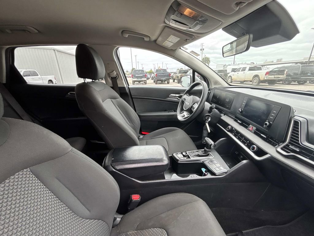 Used 2023 Kia Sportage LX image 15