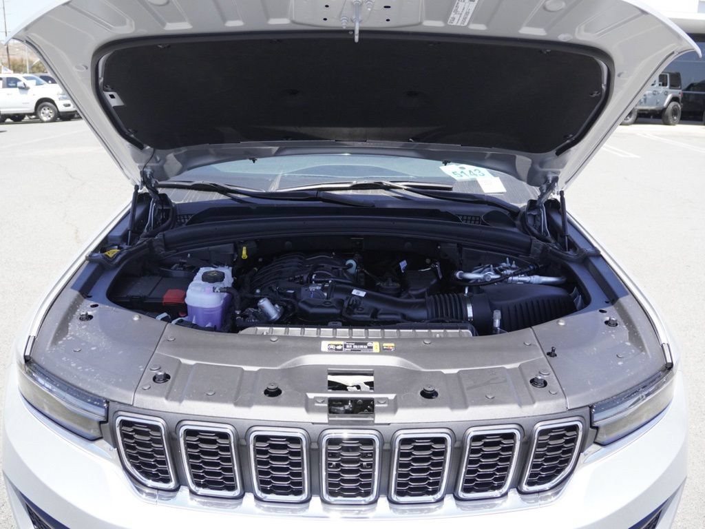 New 2026 Jeep Grand Cherokee Laredo RWD image 29