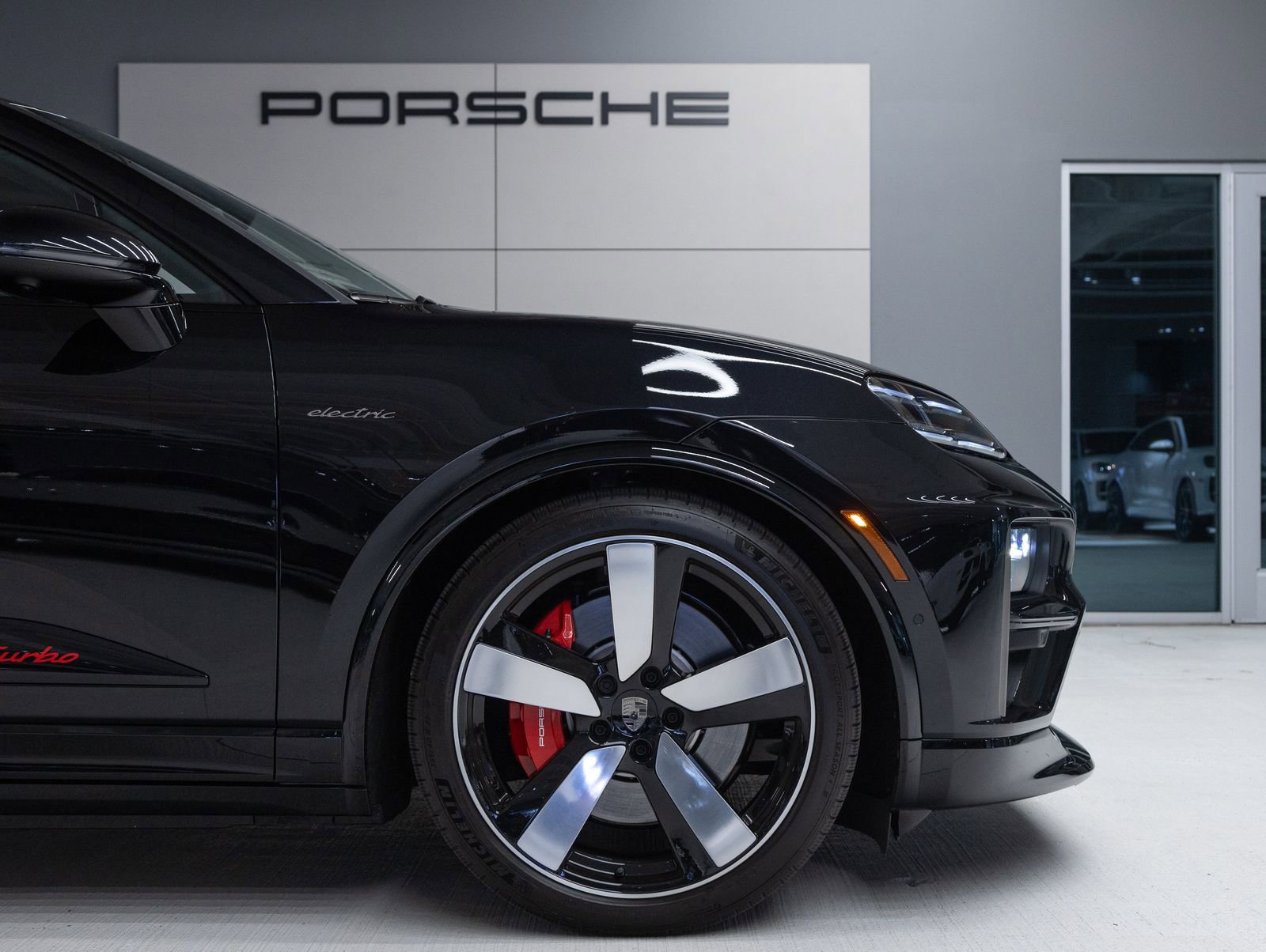 Certified 2025 Porsche Macan Turbo Electric AWD/4WD image 11