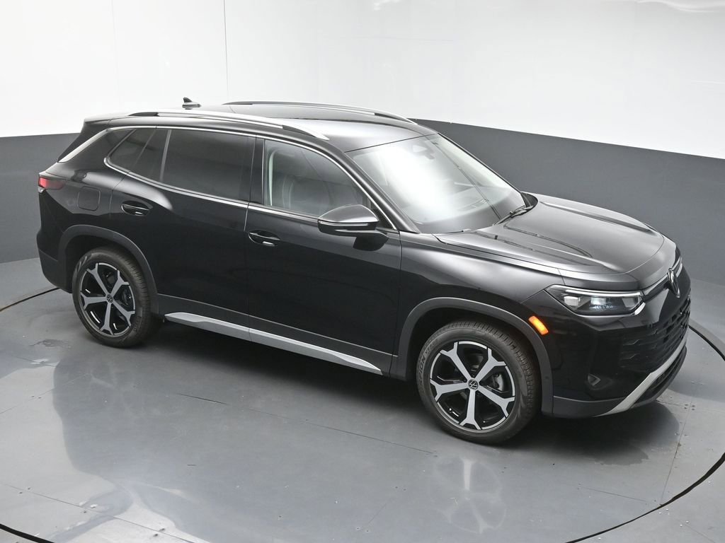 Used 2025 Volkswagen Tiguan SE FWD image 42