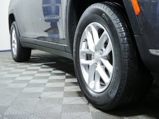 Used 2023 Jeep Grand Cherokee L Laredo w/ Luxury Tech Group I AWD/4WD image 7