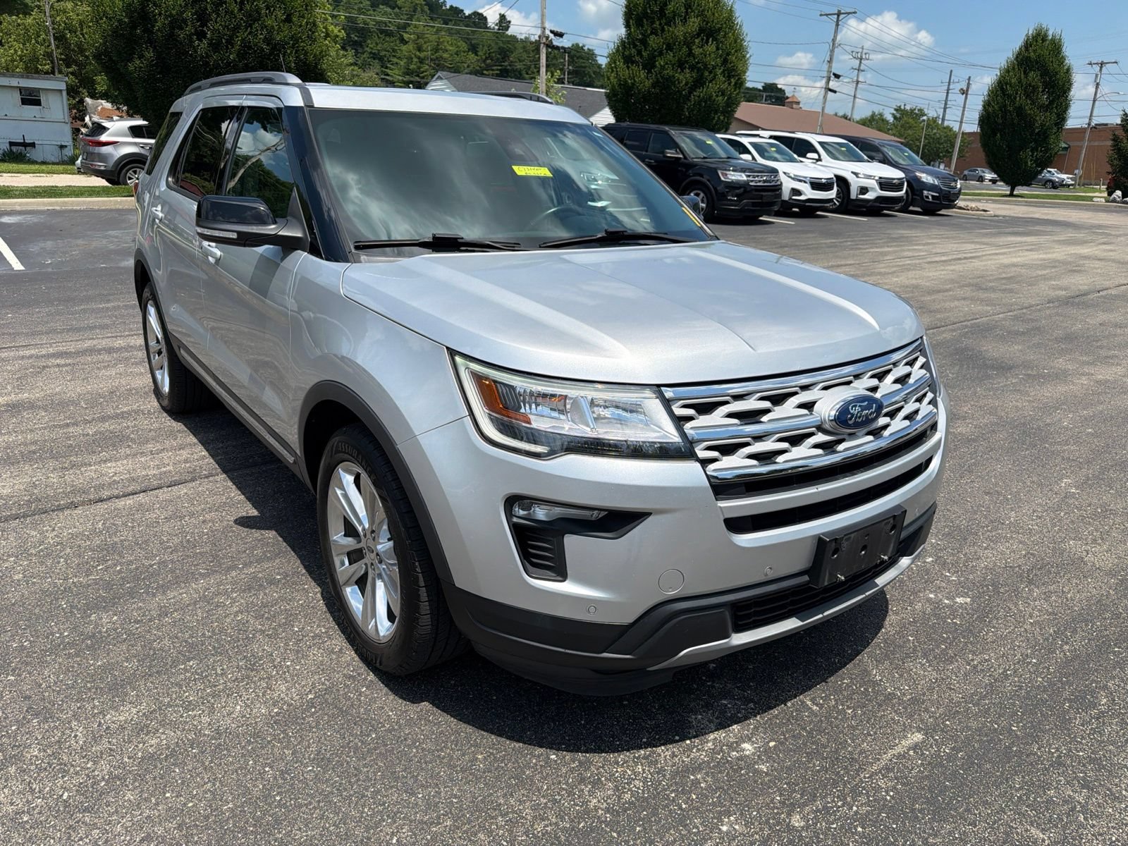 Used 2018 Ford Explorer XLT w/ Equipment Group 202A AWD/4WD image 7