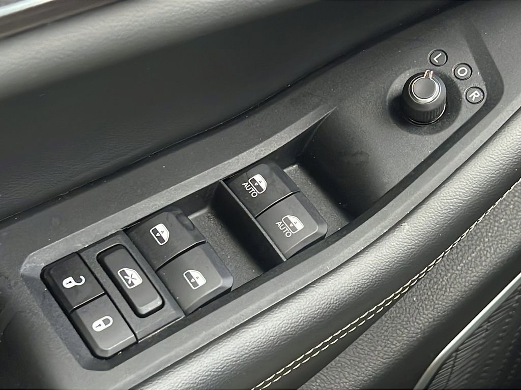 Used 2022 Jeep Grand Cherokee L Laredo w/ Luxury Tech Group I RWD image 18