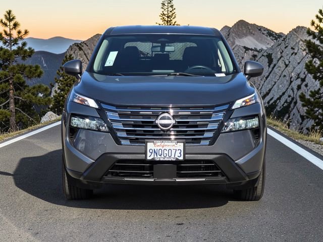 Used 2024 Nissan Rogue SV image 3