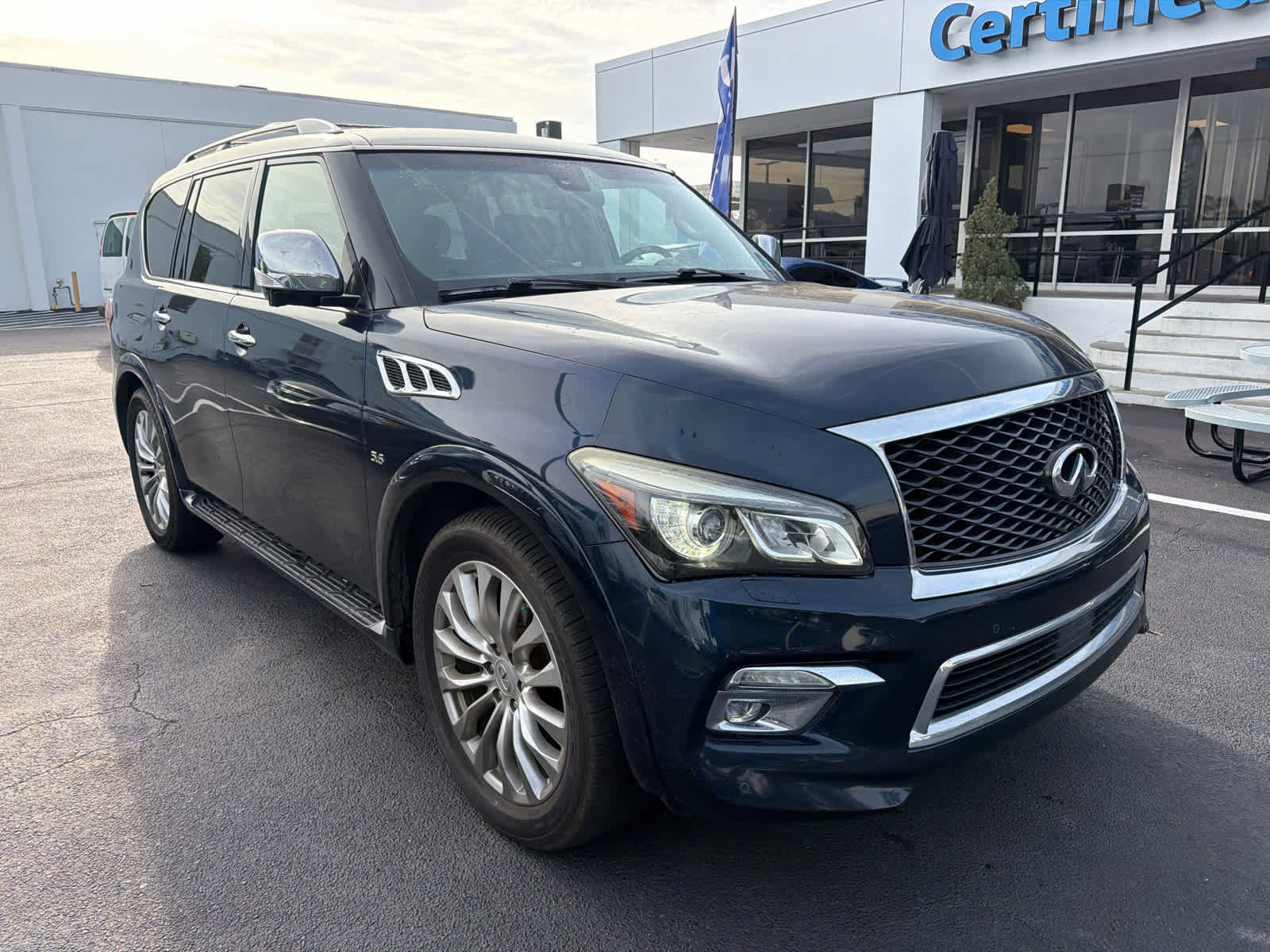 Used 2015 INFINITI QX80 2WD w/ Deluxe Technology Package image 4